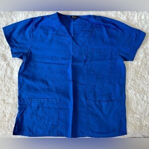 Scrub top with pockets